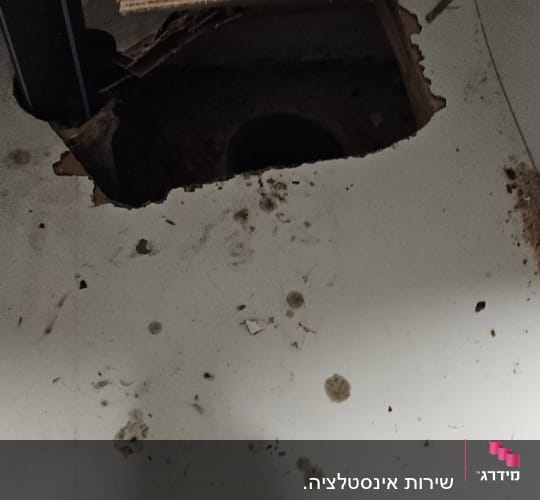 חור בארון מתחת לכיור, נזק אפשרי לצנרת